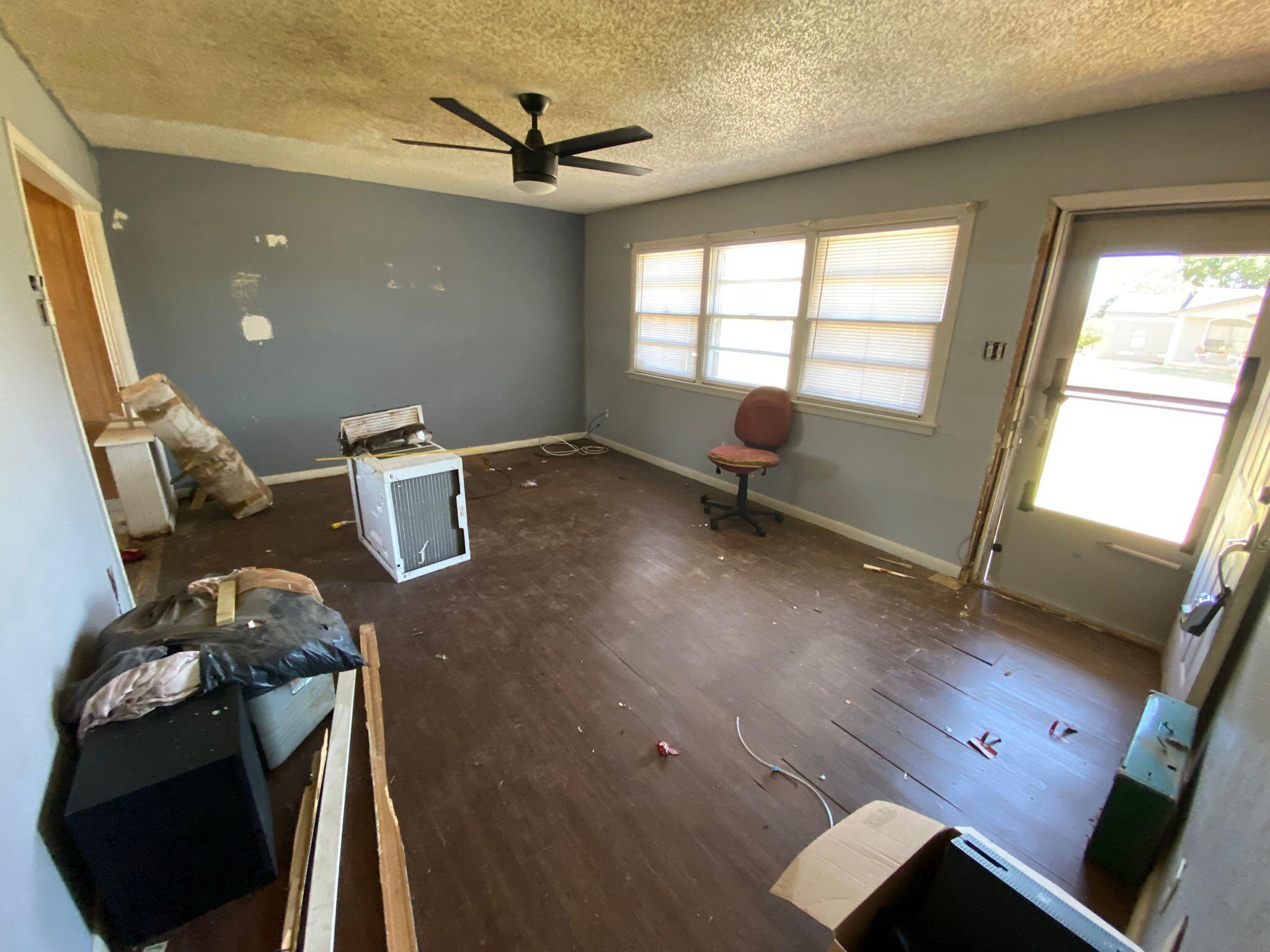 527 51st Street Lubbock, TX 79404 - Photo 10 of 25 10