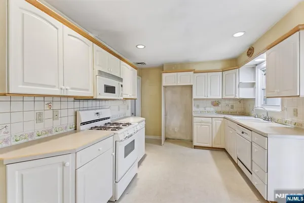 $540,000 | 59 Pershing Road, Clifton, NJ 07013