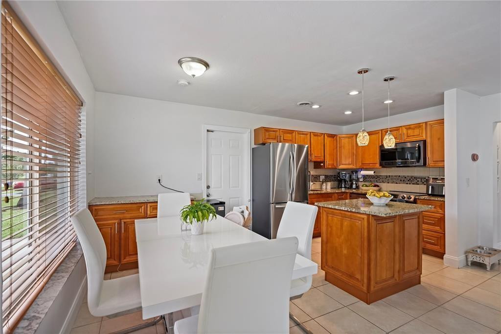6129 Hogan Creek Road Margate, FL 33063 - Photo 7 of 31 Photo 7