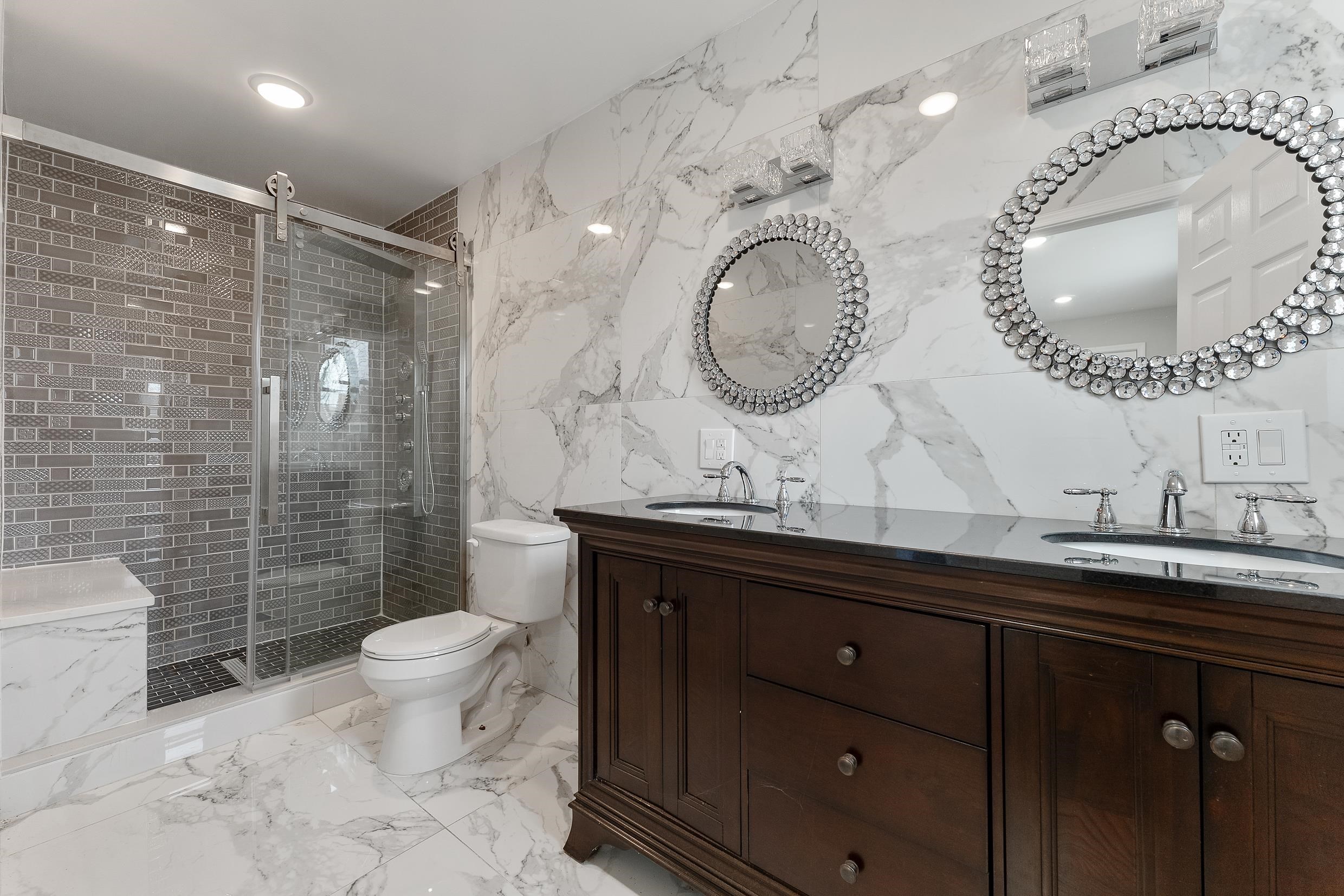 545 Seashore Road Erma, NJ 08204 - Photo 19 of 22 a bathroom with a toilet a sink and mirror
