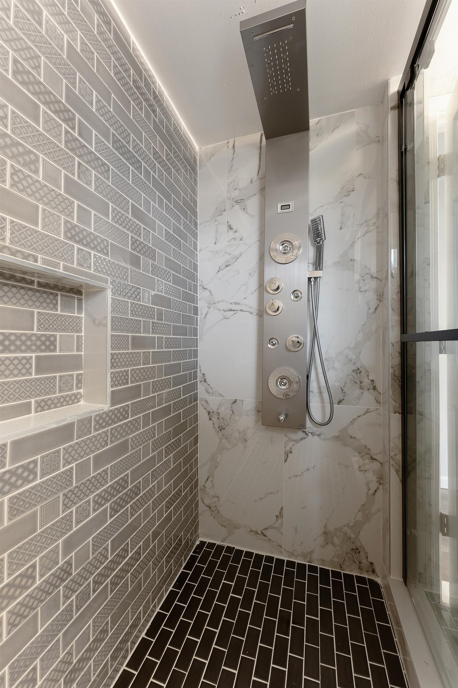545 Seashore Road Erma, NJ 08204 - Photo 21 of 22 a bathroom with a shower