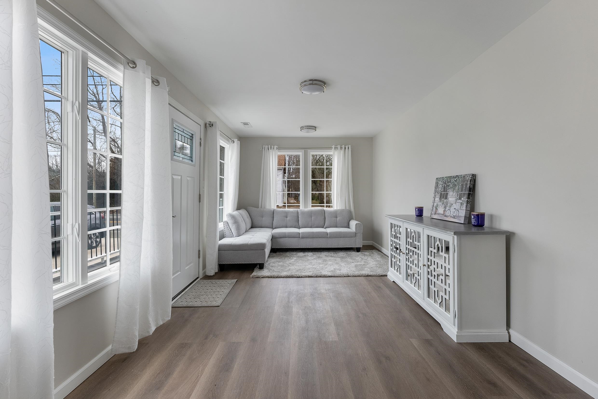 545 Seashore Road Erma, NJ 08204 - Photo 7 of 22 a living room with furniture and a window