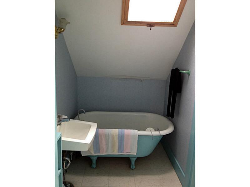 136 Pine Hill Road North Ogunquit, ME 03907 - Photo 16 of 35 Bathroom.