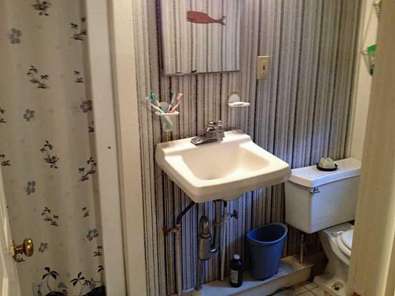 136 Pine Hill Road North Ogunquit, ME 03907 - Photo 24 of 35 Bathroom. Apartment Bathroom