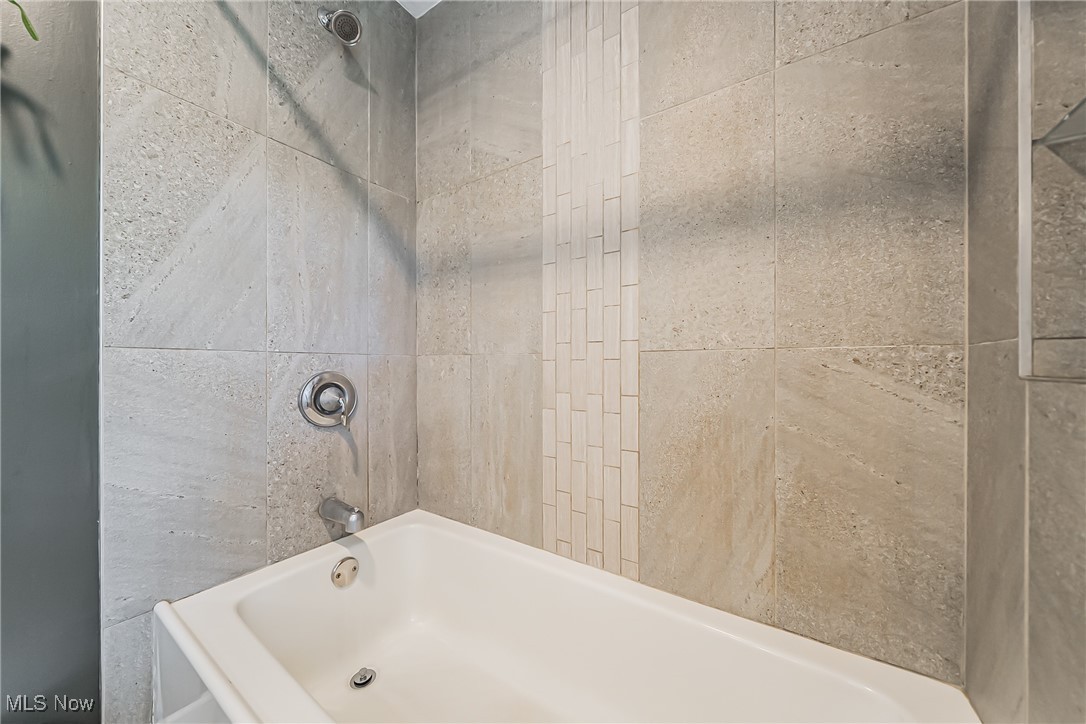 3684 Fenley Road Cleveland Heights, OH 44121 - Photo 23 of 38 Full bathroom with bathing tub / shower combination