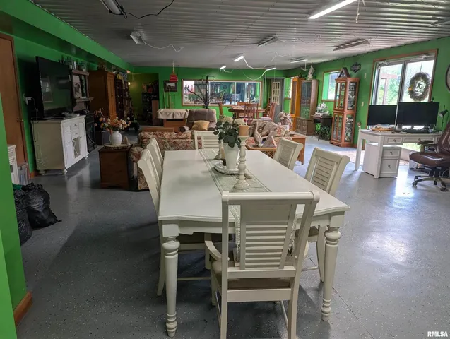 $299,000 | 340 Dameron Lane, Vienna, IL 62995