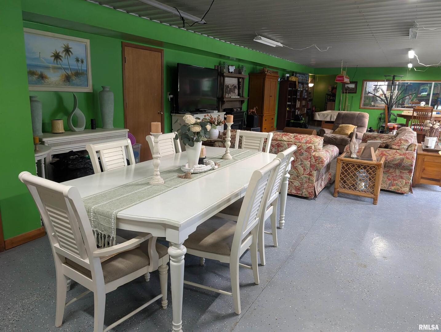 340 Dameron Lane Vienna, IL 62995 - Photo 35 of 46 a view of a dining room with furniture