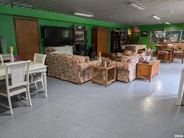 $299,000 | 340 Dameron Lane, Vienna, IL 62995