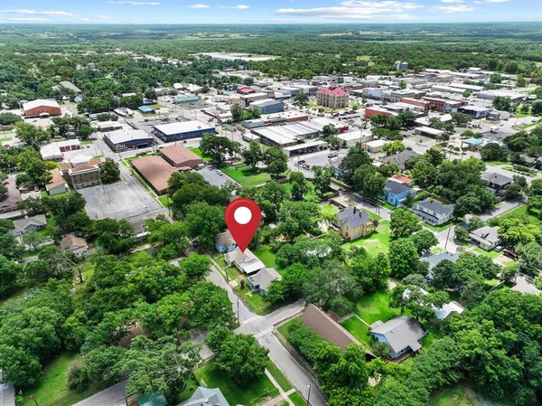 $89,900 | 217 West 7th Street, Bonham, TX 75418