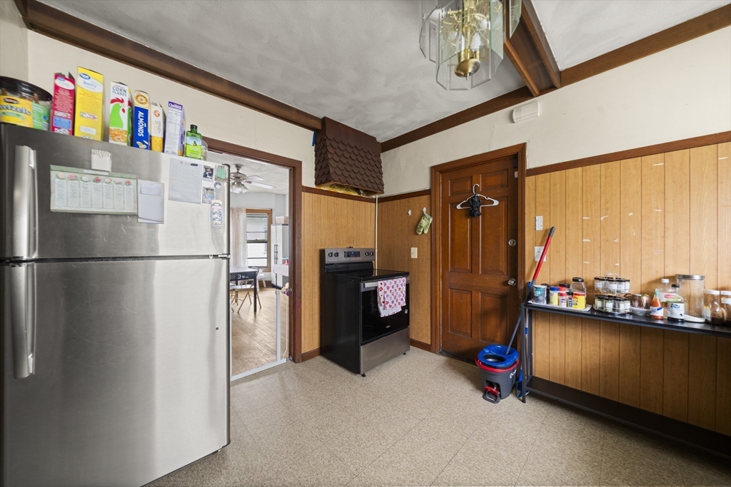363 White Street Springfield, MA 01108 - Photo 14 of 35