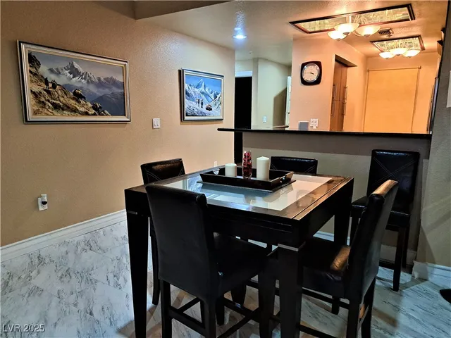 $1,950 | 270 East Flamingo Road, Unit 212, Las Vegas, NV 89169
