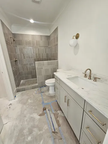 a view of a livingroom with a ceiling fan and window