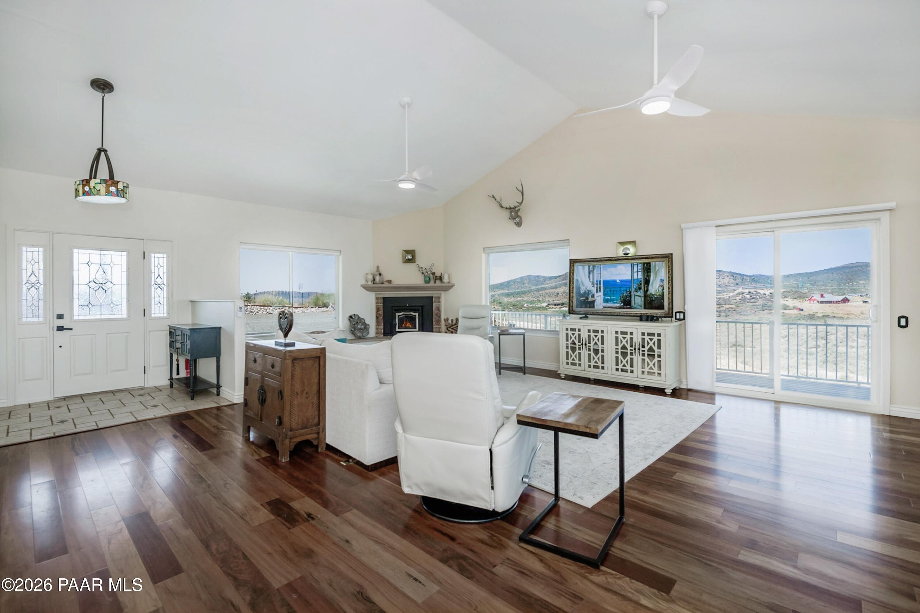 17775 East Rocking J Lane Dewey, AZ 86327 - Photo 5 of 51 Living Room
