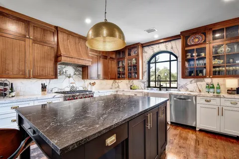 $1,395,000 | 148 Trail Master Circle, Driftwood, TX 78619
