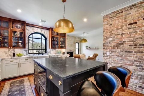 $1,395,000 | 148 Trail Master Circle, Driftwood, TX 78619