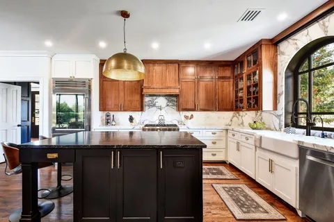 $1,395,000 | 148 Trail Master Circle, Driftwood, TX 78619