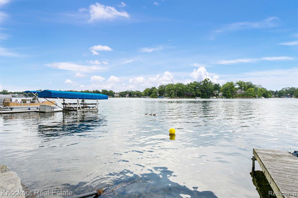 2250 Briar Ridge Wolverine Lake, MI 48390 - Photo 35 of 44