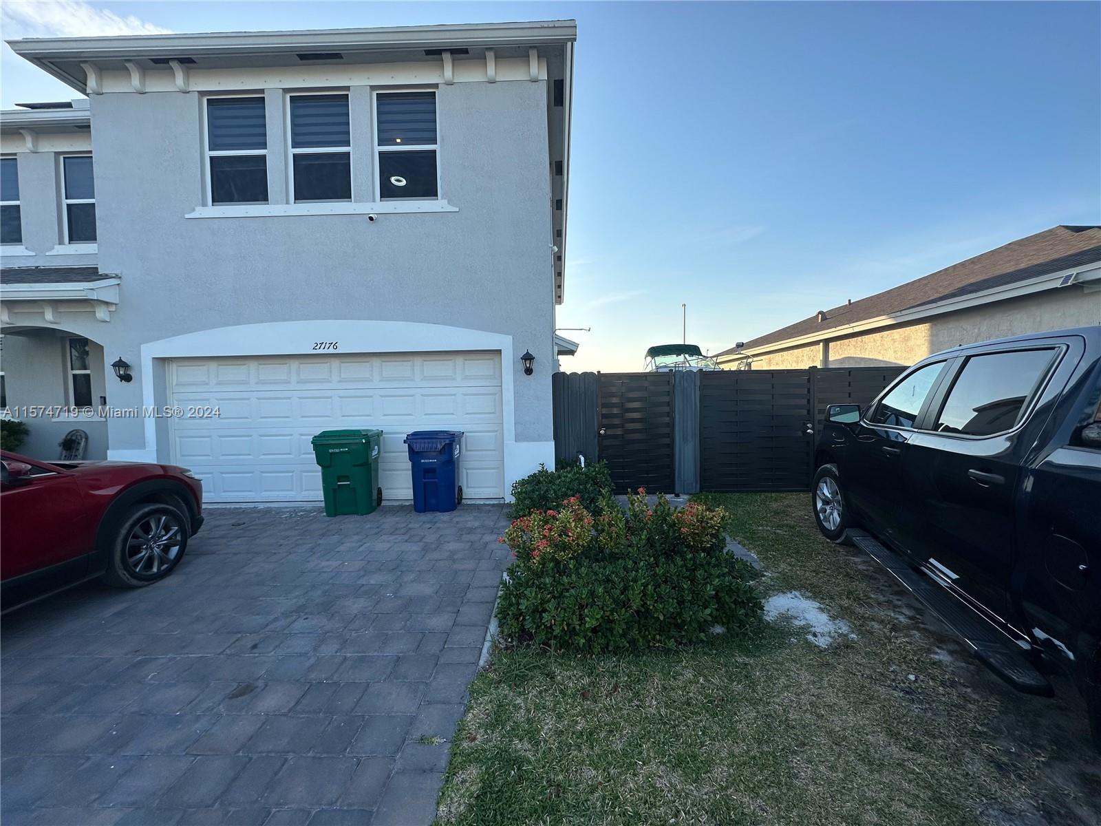a view of a car garage of the house