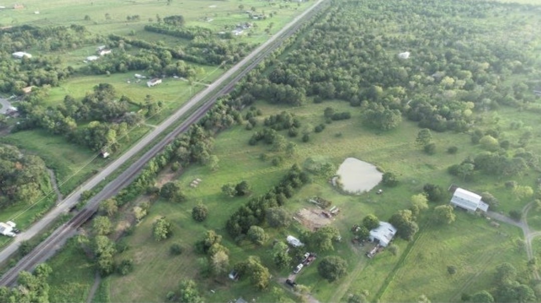 2106 1st Street Liverpool, TX 77577 - Photo 2 of 6