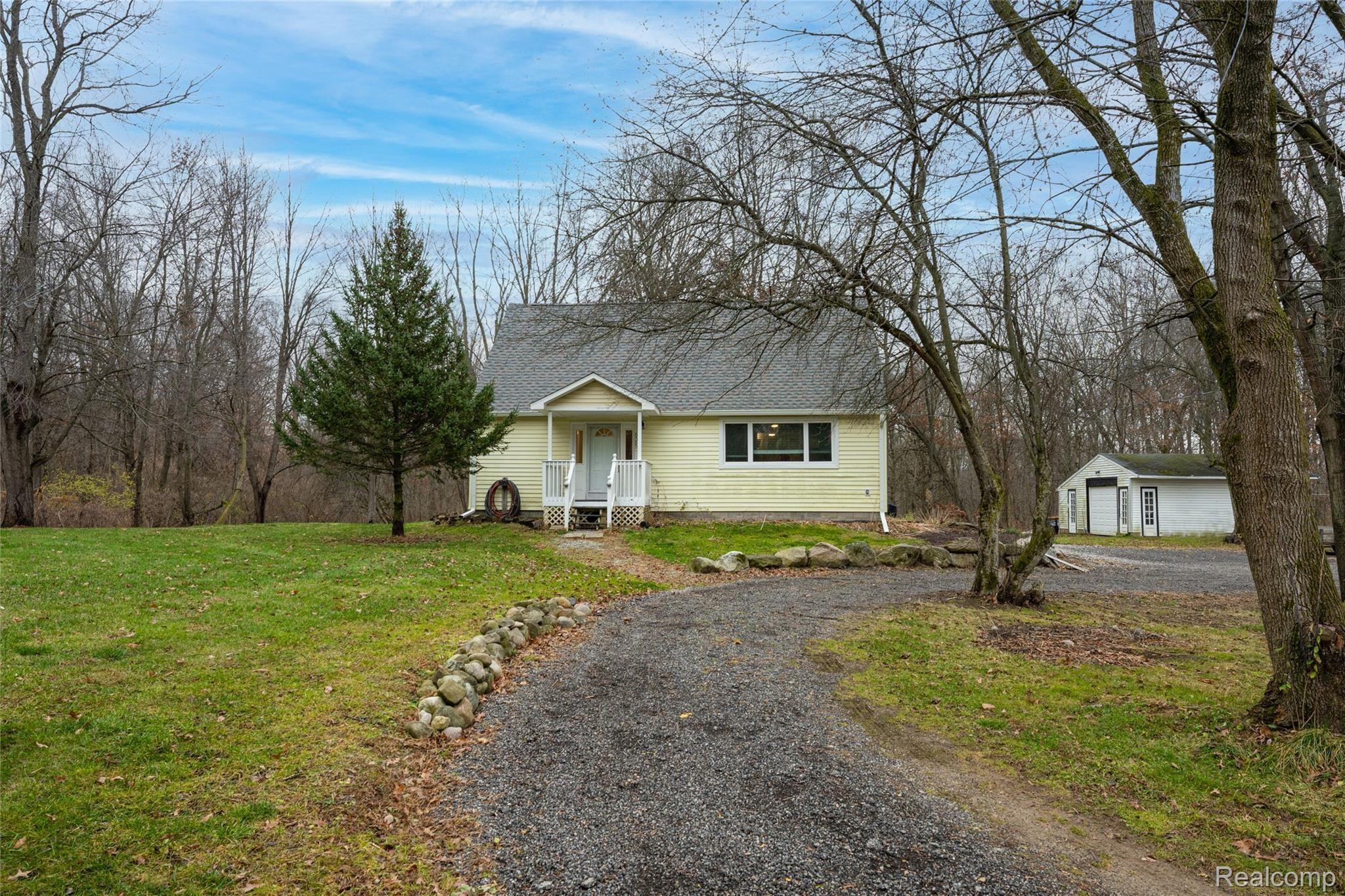 6565 Pinckney Road Pinckney, MI 48169 - Photo 2 of 22 37C70829-6A3F-450F-85B0-770D17192F55.jpeg