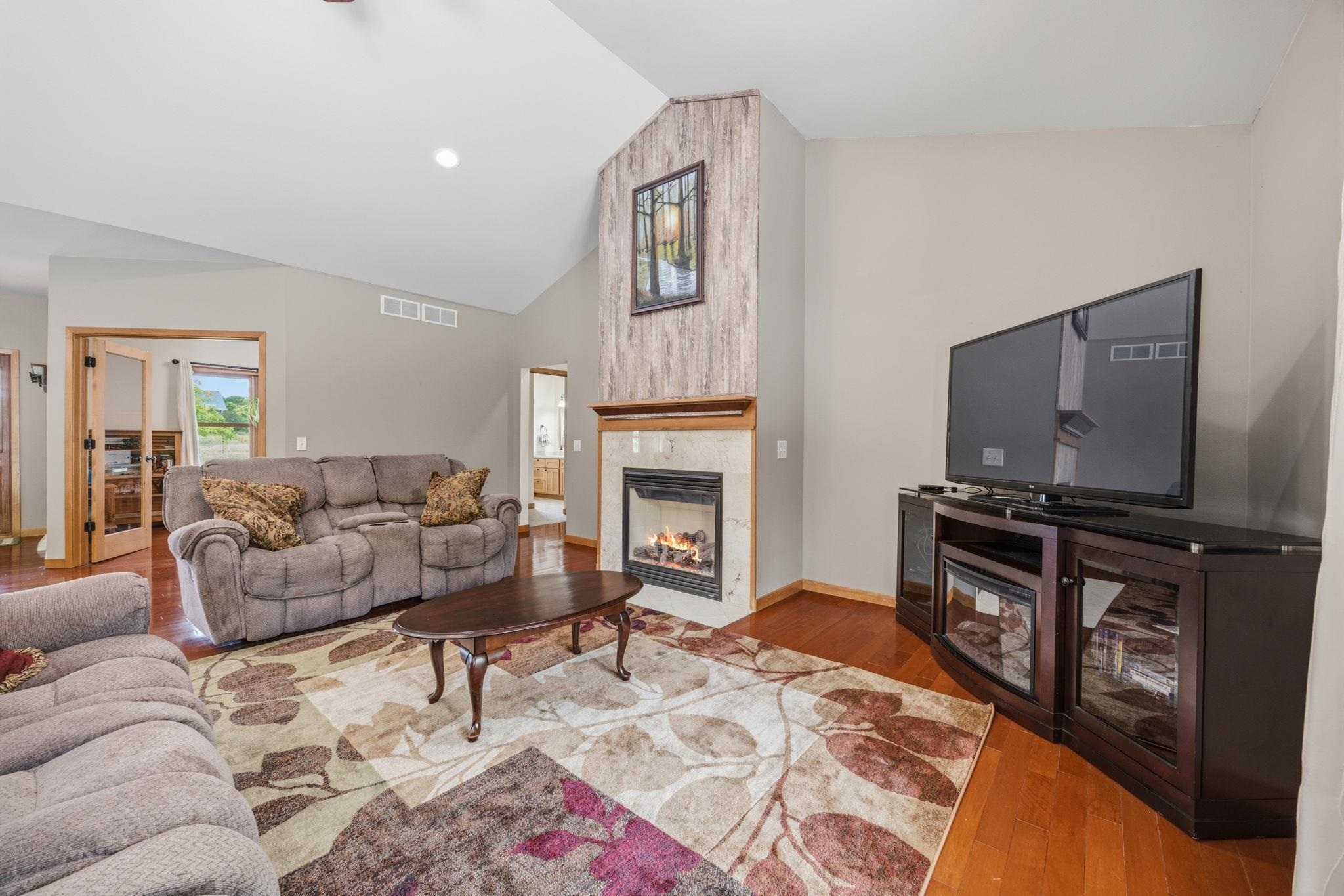 401 Highland Road Cambridge, WI 53523 - Photo 7 of 90