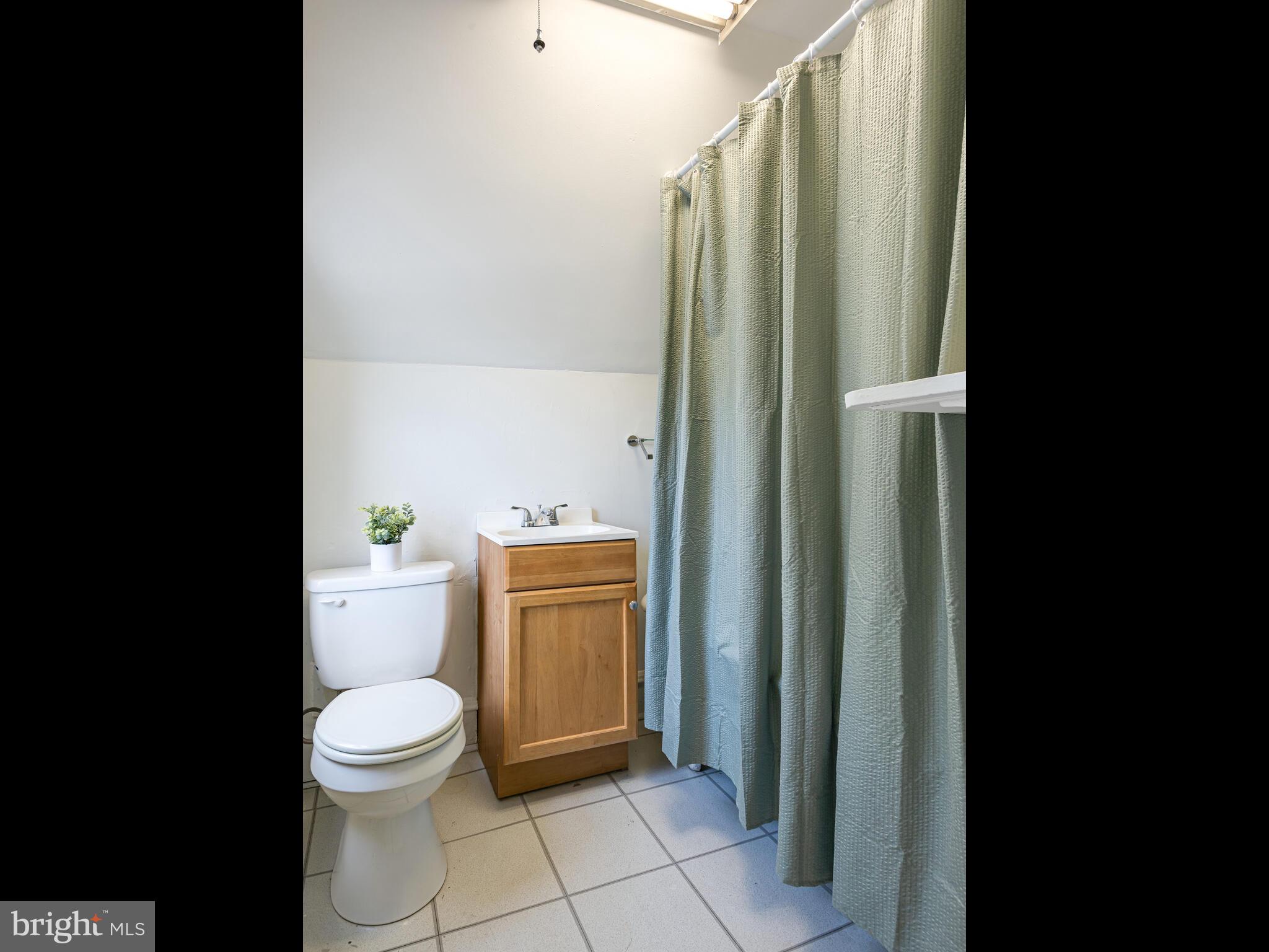 1832 Wynnewood Road Philadelphia, PA 19151 - Photo 27 of 33 Third Floor - Full Bathroom