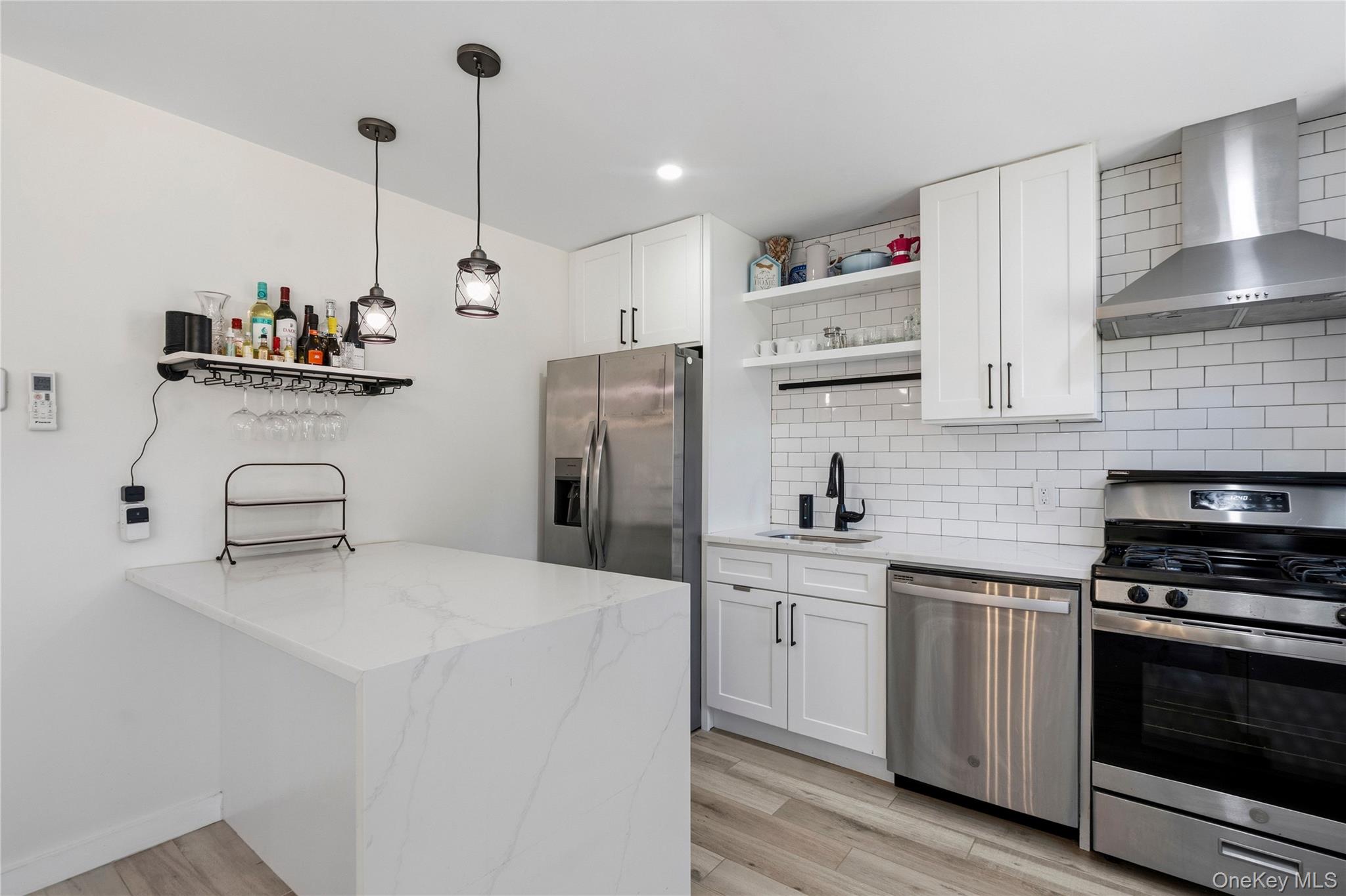 25 Leonard Road Syosset, NY 11791 - Photo 11 of 32