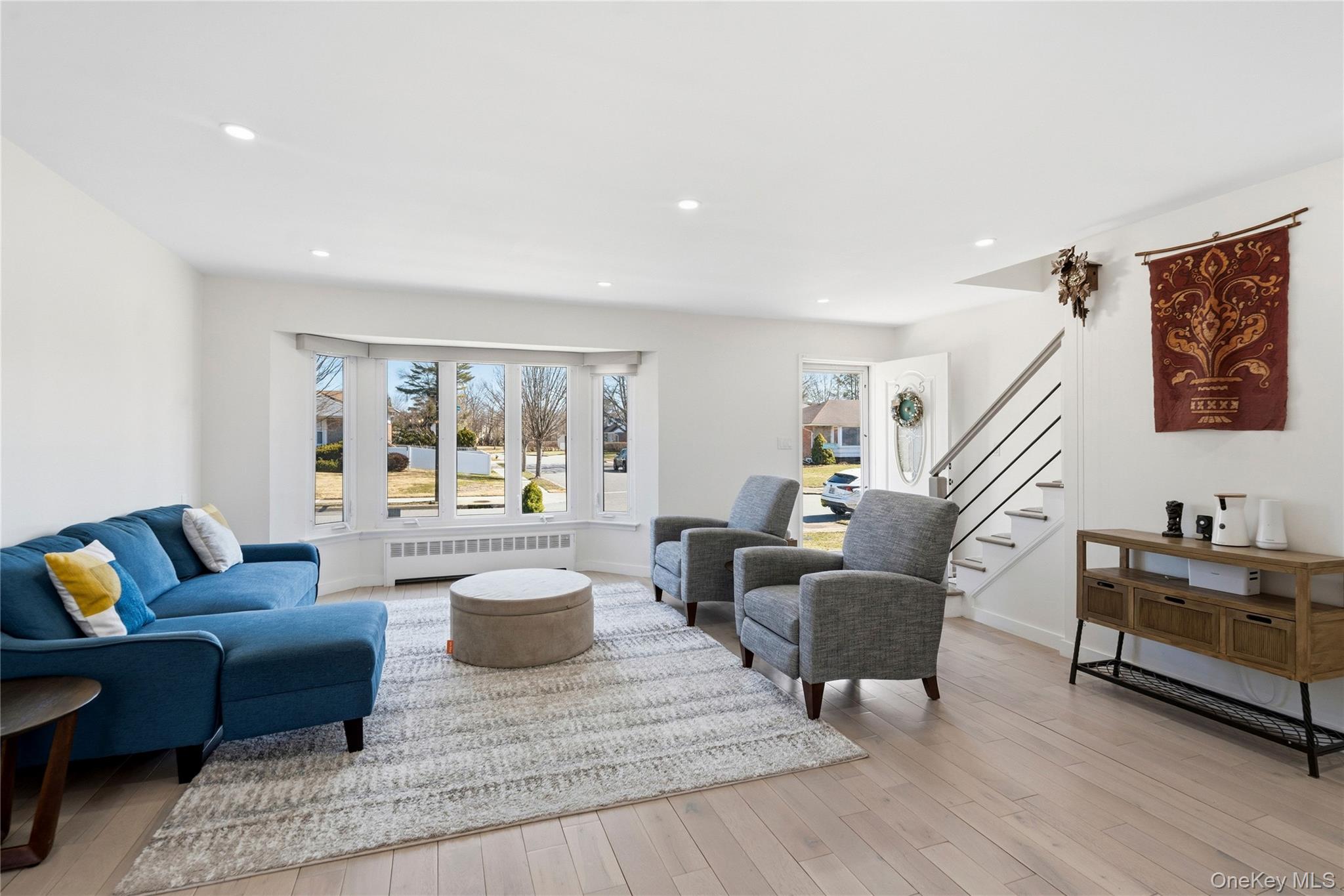 25 Leonard Road Syosset, NY 11791 - Photo 4 of 32