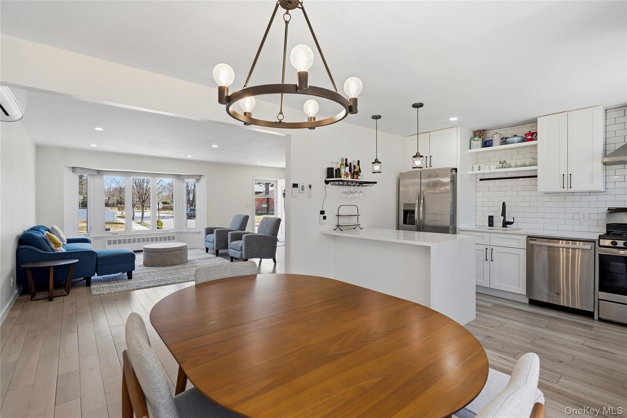 25 Leonard Road Syosset, NY 11791 - Photo 7 of 32