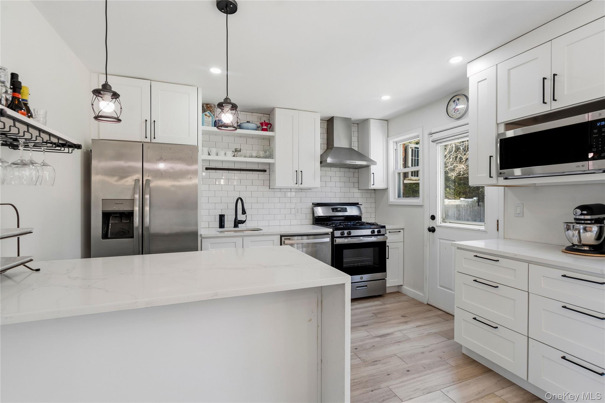 25 Leonard Road Syosset, NY 11791 - Photo 9 of 32