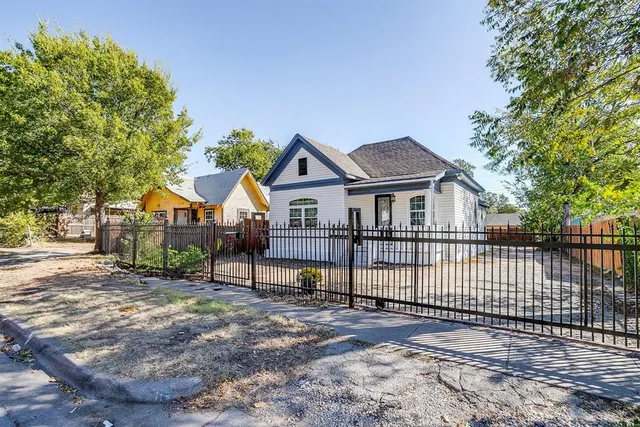 $2,000 | 2316 Roosevelt Avenue, Fort Worth, TX 76164