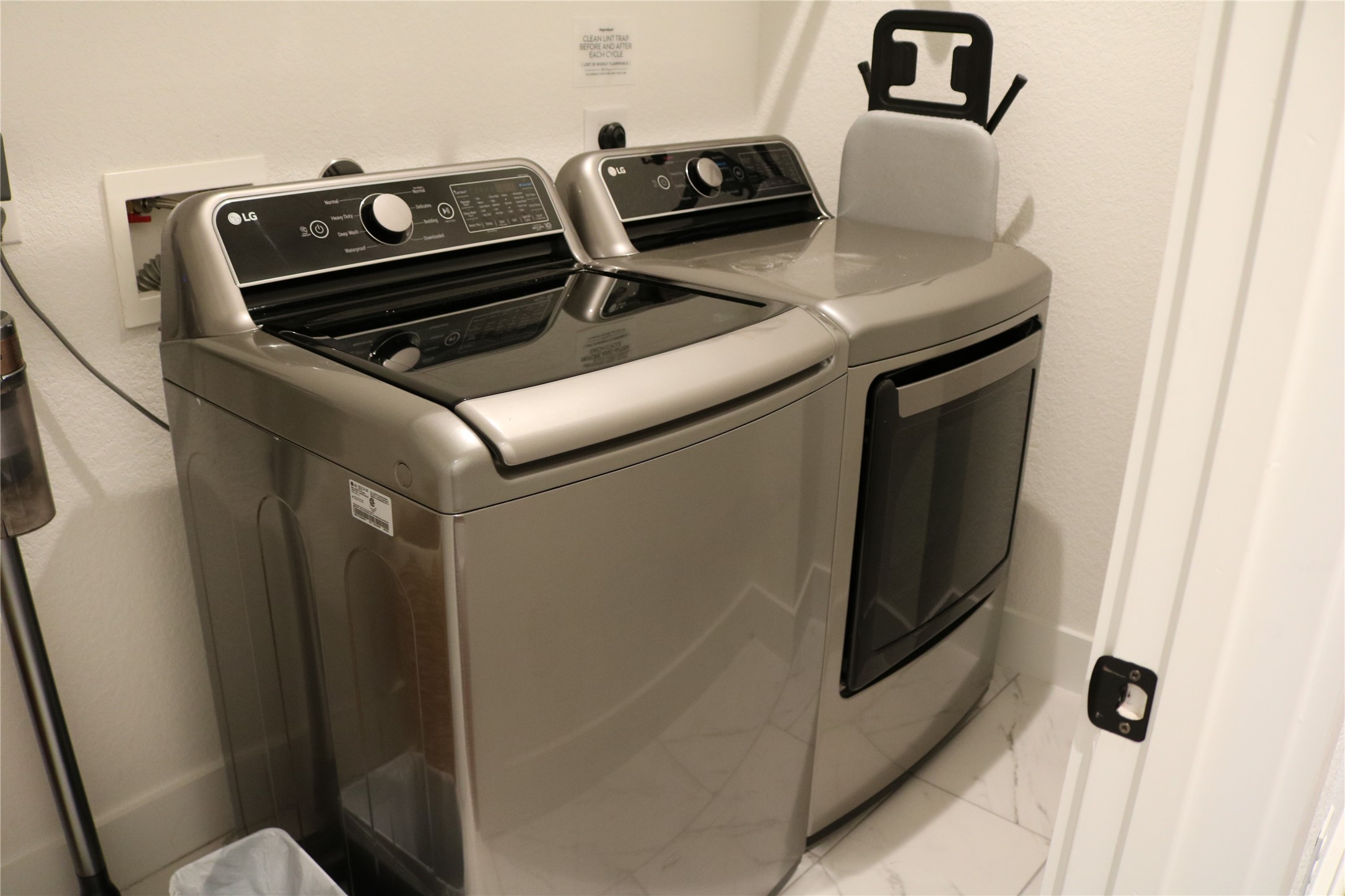 4714 Fisk Street Houston, TX 77009 - Photo 11 of 20 a utility room with dryer and washer