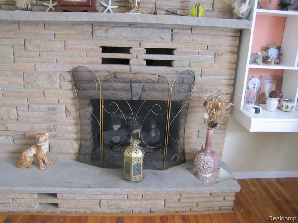 2933 Harvey Street Rochester, MI 48309 - Photo 10 of 38 IMG_5543.jpg