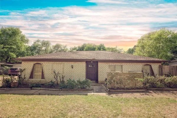 $2,195 | 13927 Lynnwood Lane, Sugar Land, TX 77498