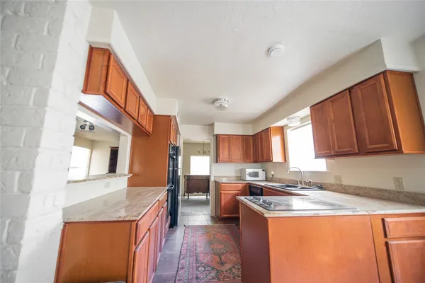 $2,250 | 13927 Lynnwood Lane, Sugar Land, TX 77498