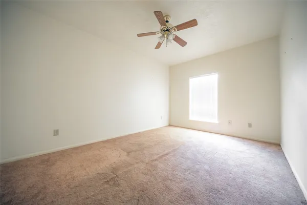 $2,250 | 13927 Lynnwood Lane, Sugar Land, TX 77498