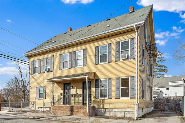 $1,400 | 2 Sutherland Street, Unit 3, Lowell, MA 01850