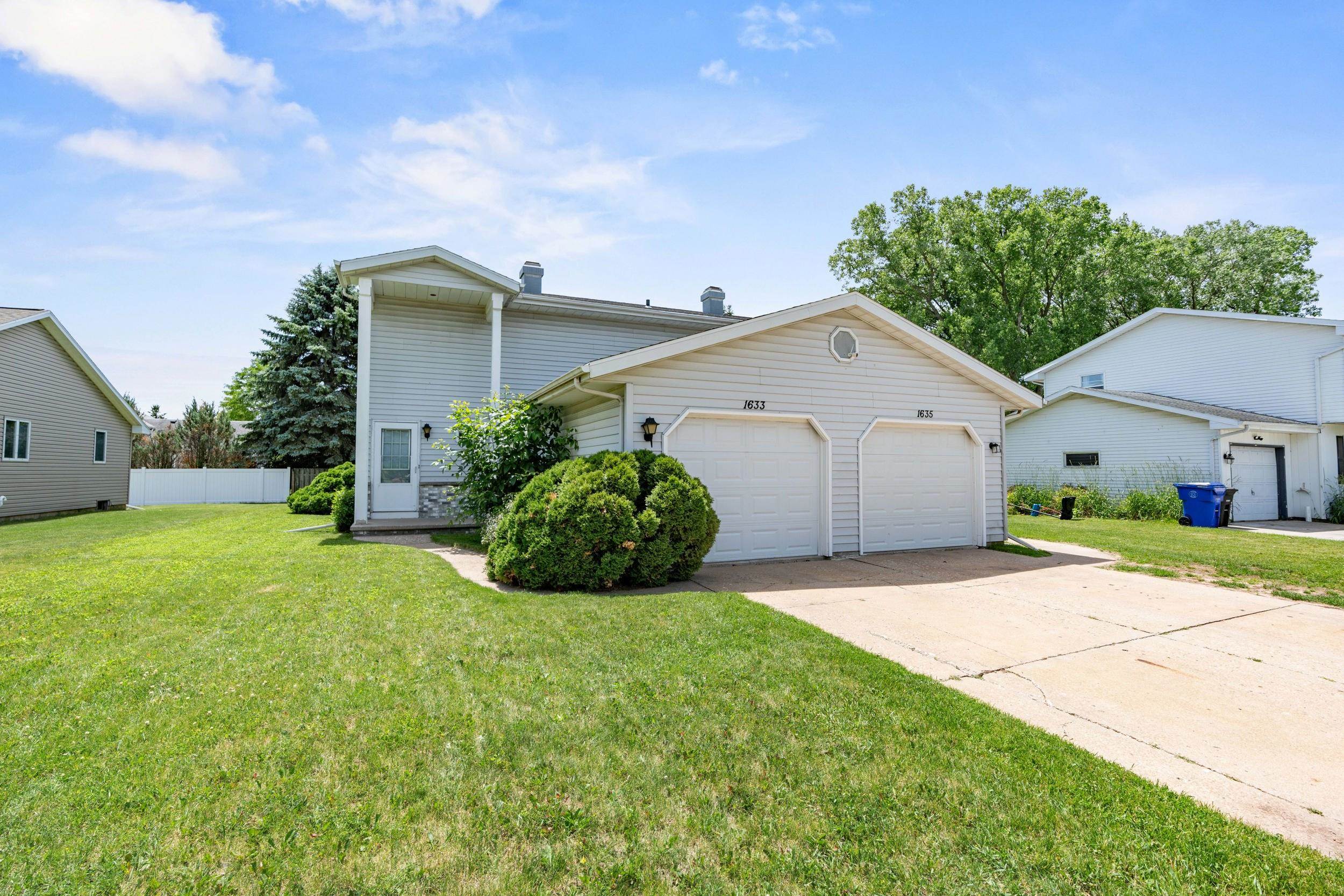 1633 West Weiland Lane Appleton, WI 54914 - Photo 2 of 52