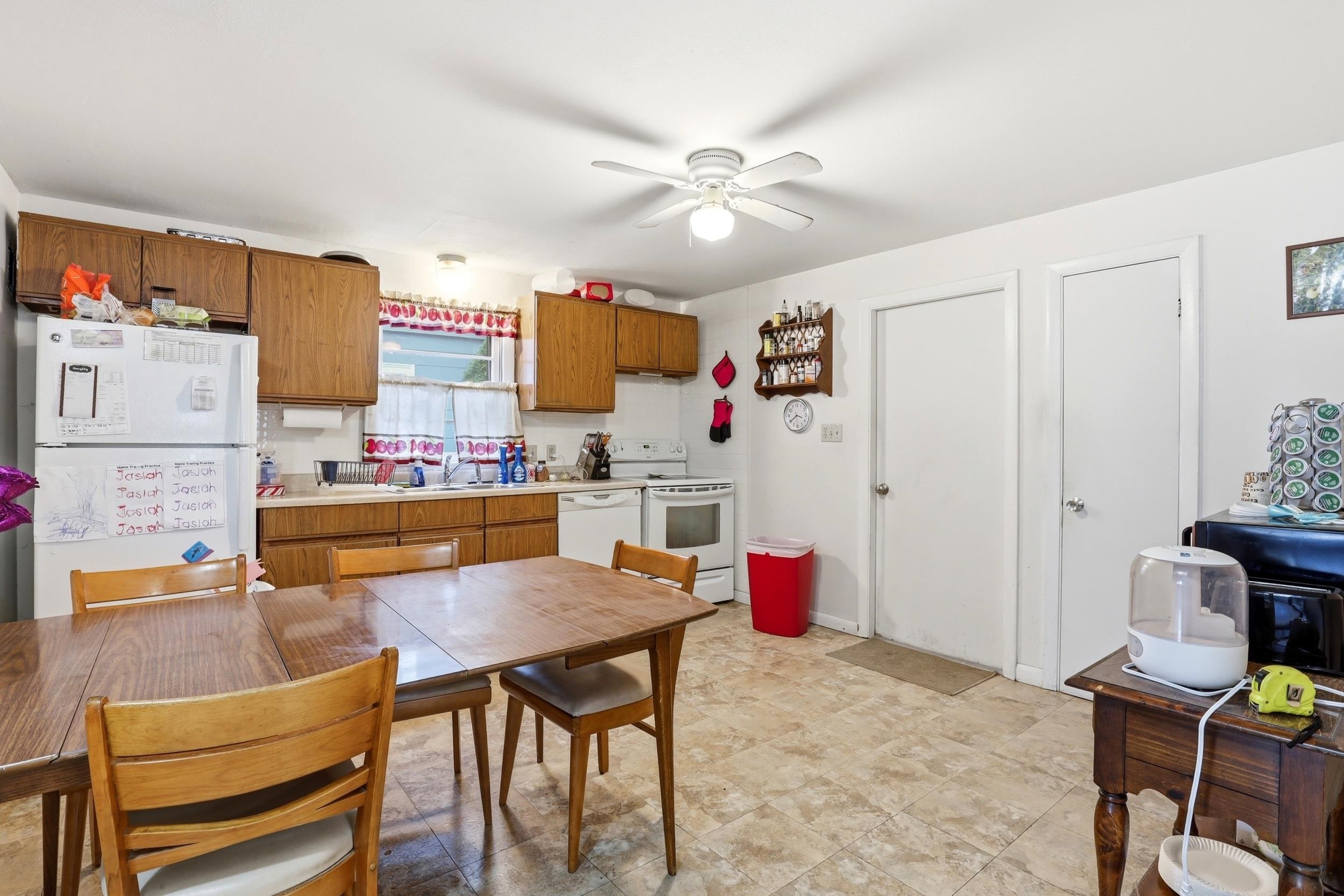 1069 Hayward Street Manchester, NH 03103 - Photo 13 of 54