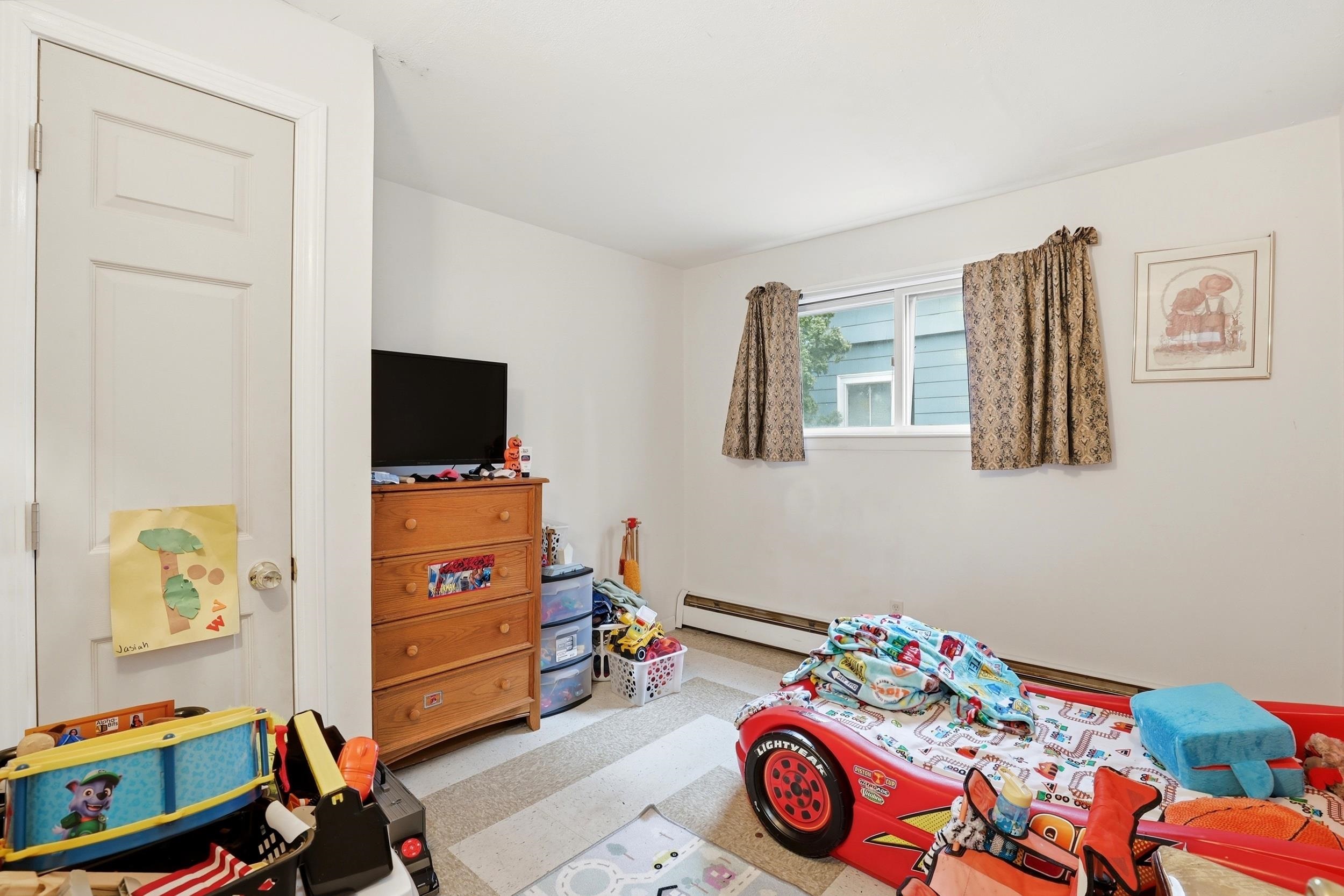 1069 Hayward Street Manchester, NH 03103 - Photo 18 of 54