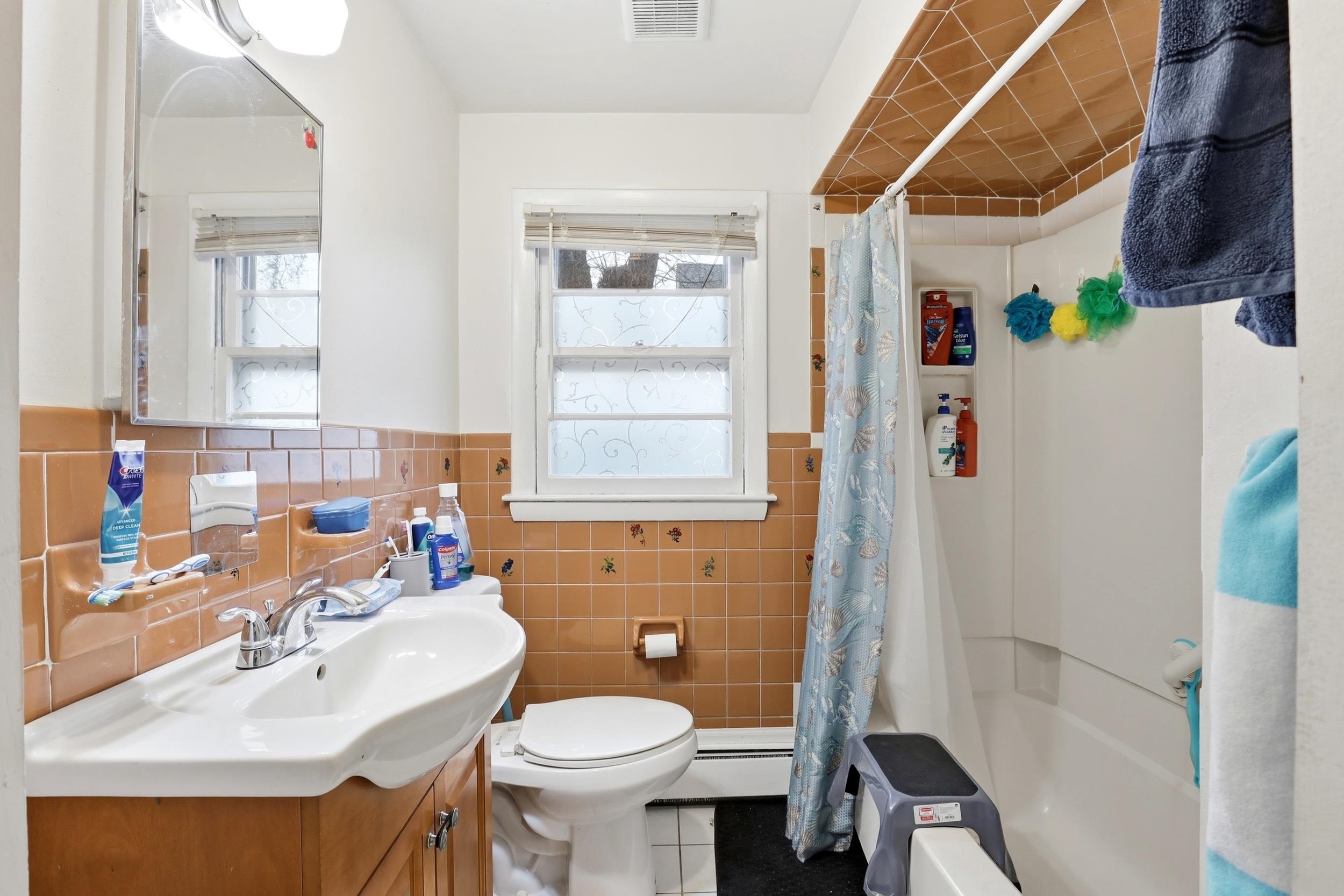 1069 Hayward Street Manchester, NH 03103 - Photo 20 of 54