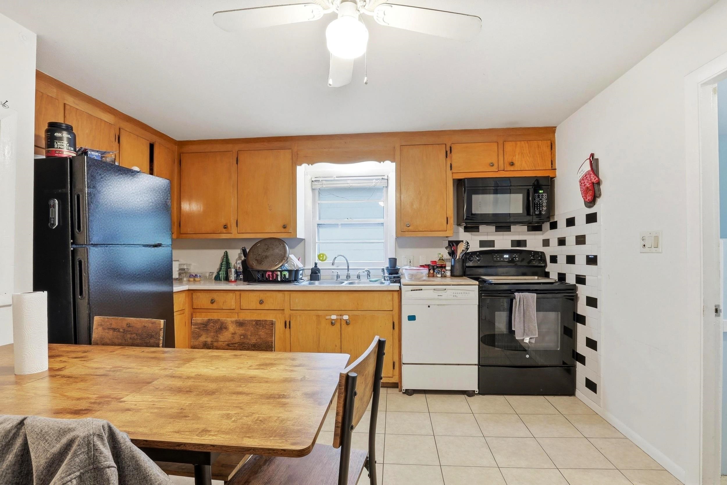 1069 Hayward Street Manchester, NH 03103 - Photo 21 of 54