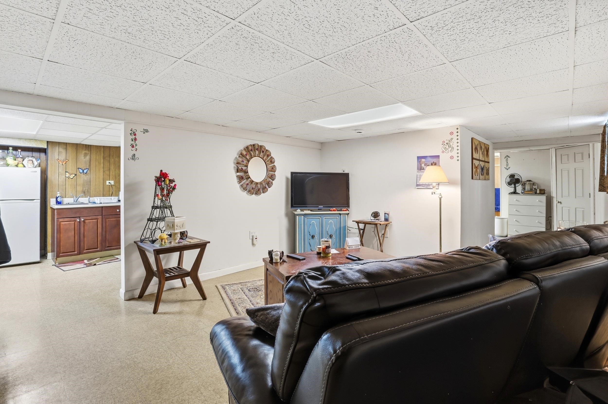 1069 Hayward Street Manchester, NH 03103 - Photo 37 of 54