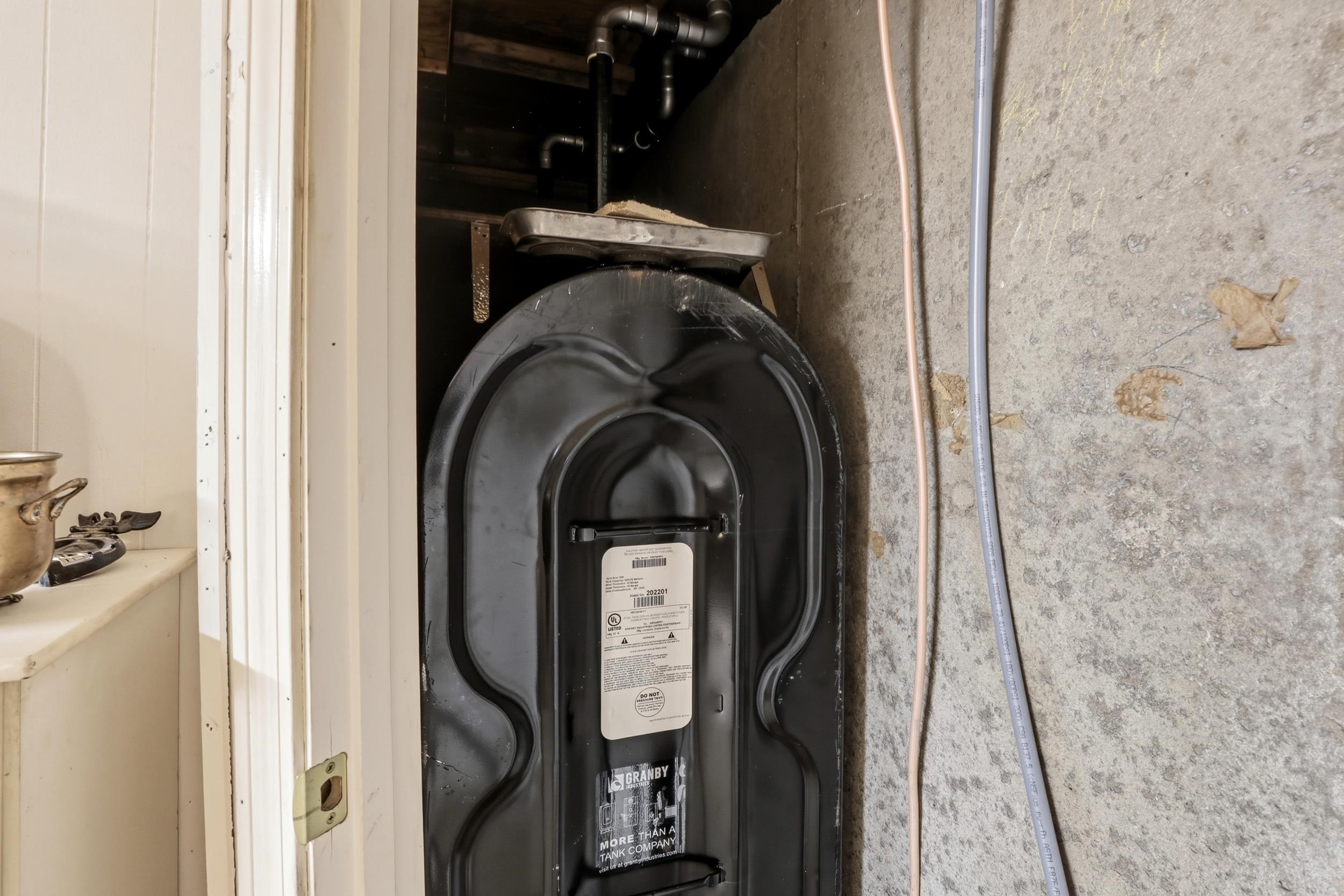 1069 Hayward Street Manchester, NH 03103 - Photo 47 of 54