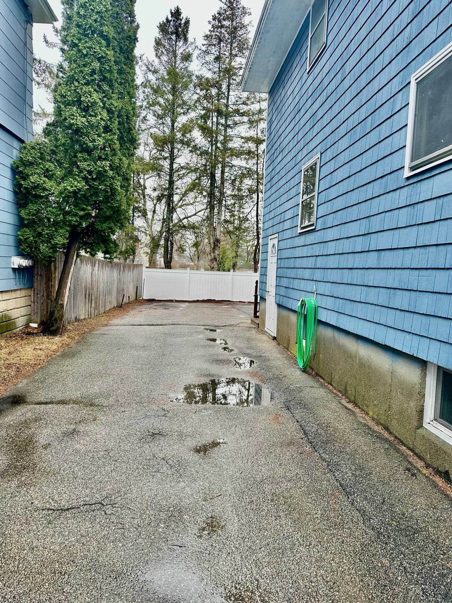 1069 Hayward Street Manchester, NH 03103 - Photo 5 of 54