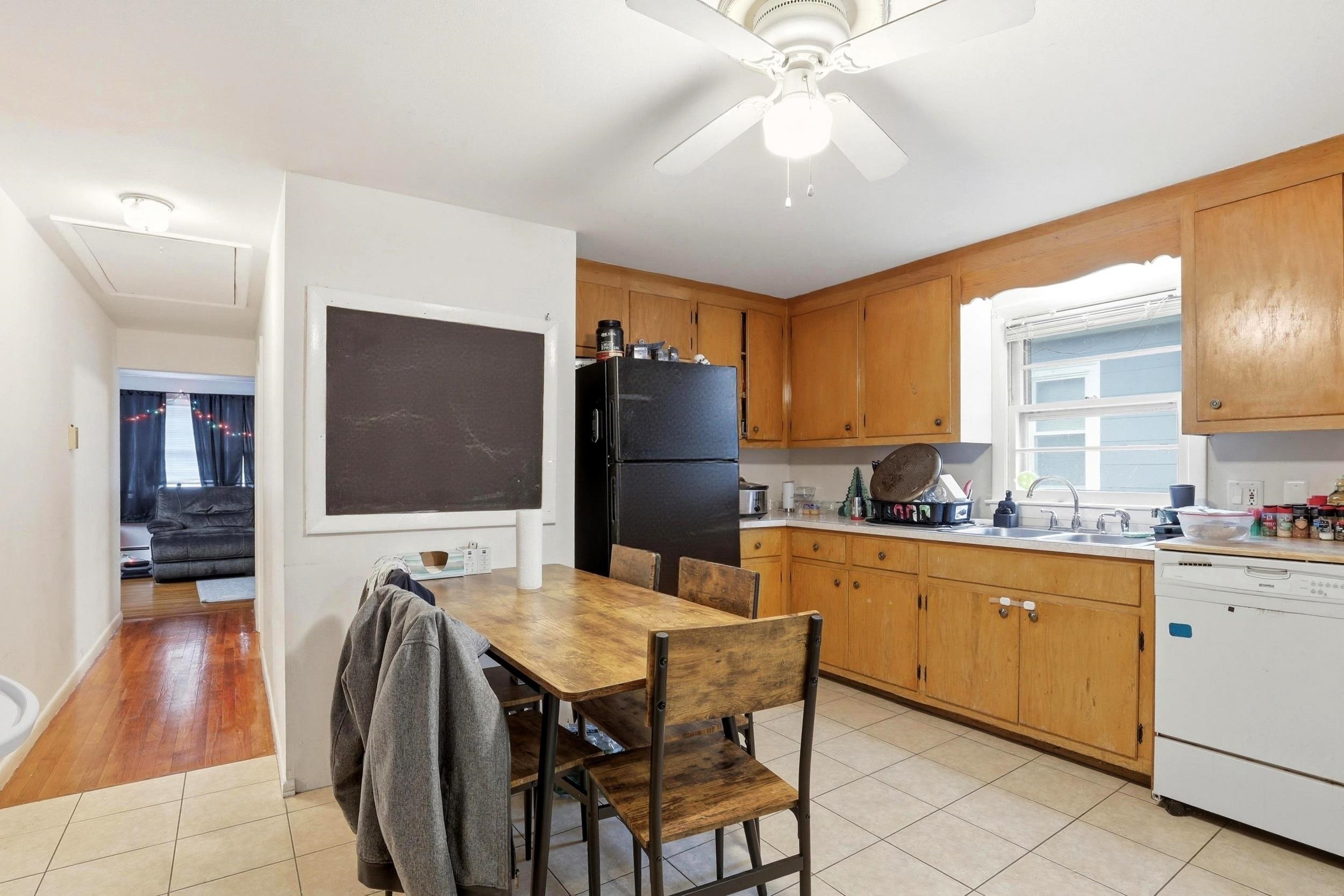 1069 Hayward Street Manchester, NH 03103 - Photo 10 of 54