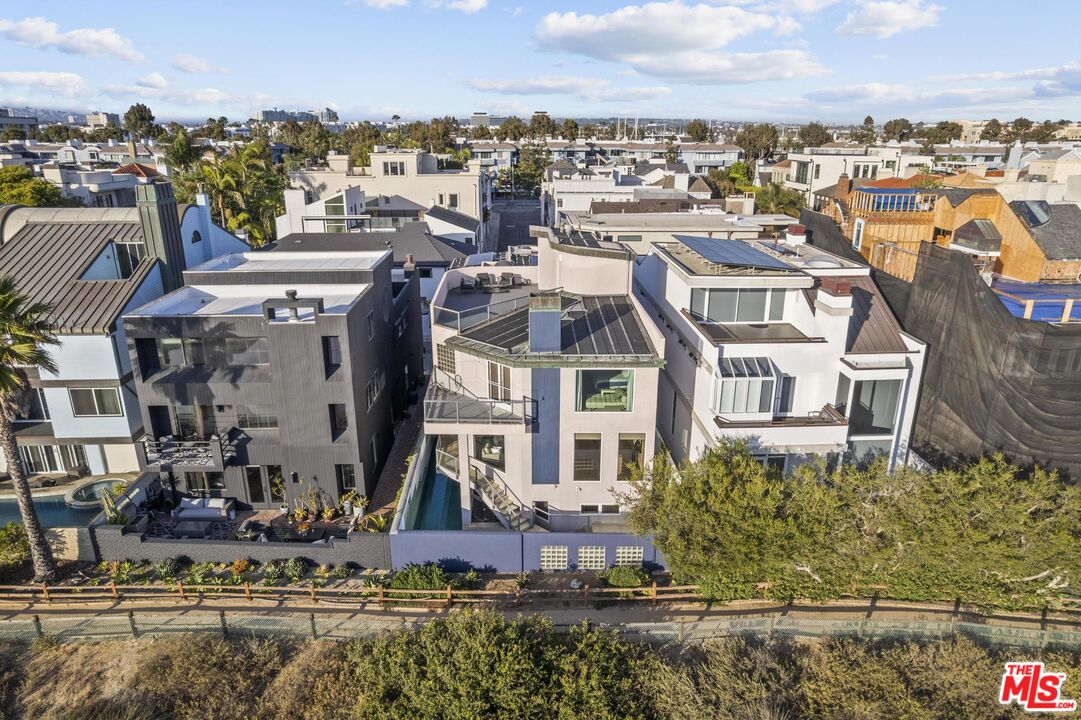 4611 Roma Court Marina del Rey, CA 90292 - Photo 28 of 32 Gallery Image 28