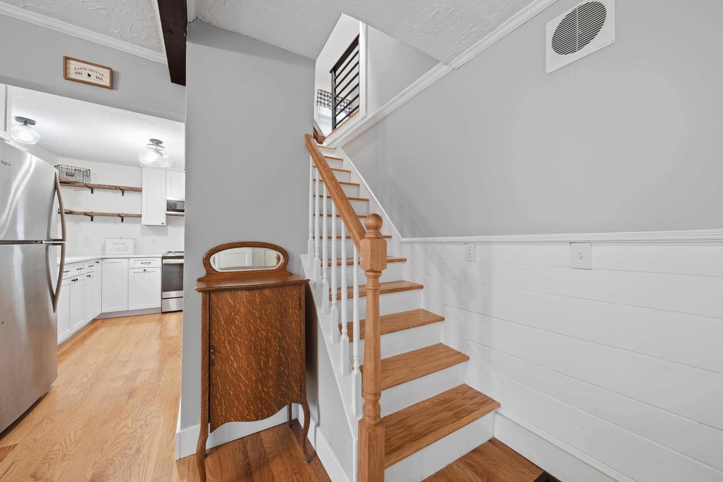 288 Island Pond Road Derry, NH 03038 - Photo 18 of 46