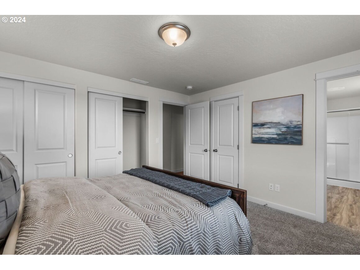 5016 Holly Springfield, OR 97478 - Photo 11 of 14