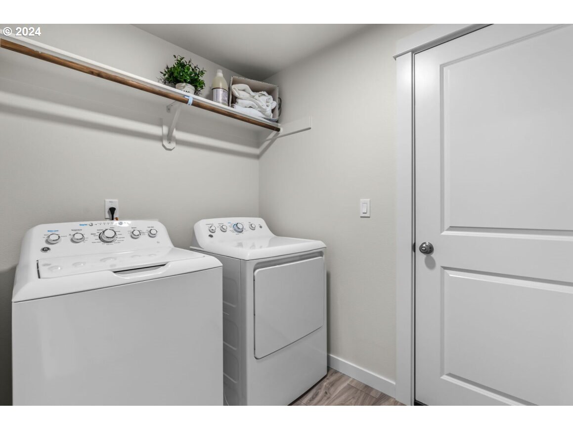 5016 Holly Springfield, OR 97478 - Photo 14 of 14